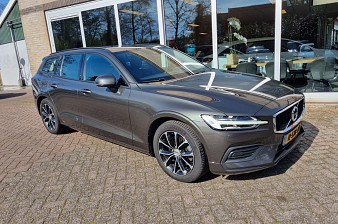 Volvo V60 2.0 B3 Momentum automaat Advantage trekhaak!
