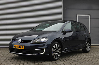 Volkswagen Golf 1.4 TSI GTE Connected Series I PHEV I Aut. I Pano.dak I Carplay I Navi