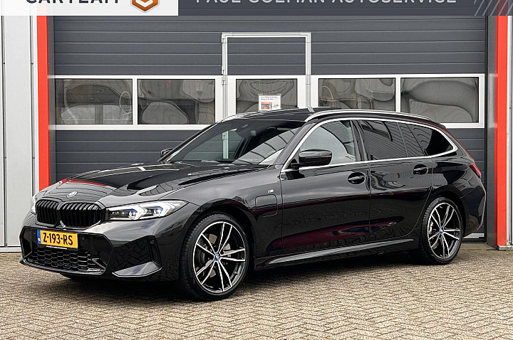 BMW 3 Serie Touring 320e | M pakket | Pano | H&K | Head Up | LED |
