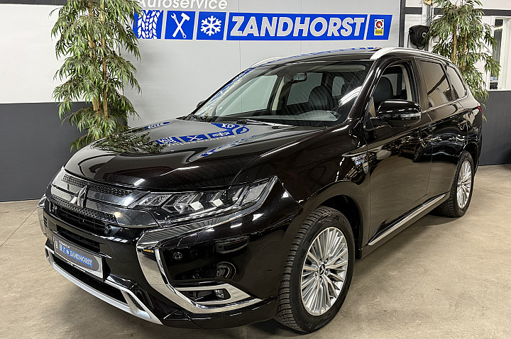 Mitsubishi Outlander 2.4 PHEV Intense+ // Schuifdak // Trekhaak