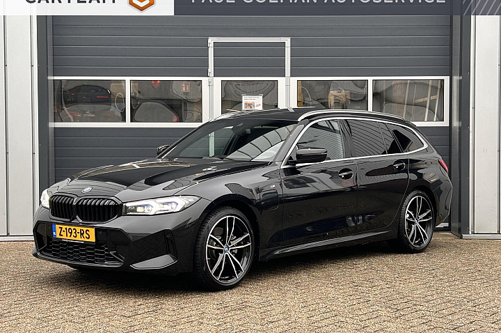BMW 3 Serie Touring 320e | M pakket | Pano | H&K | Head Up | LED |