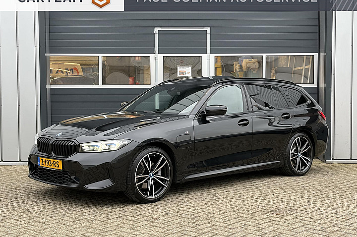 BMW 3 Serie Touring 320e | M pakket | Pano | H&K | Head Up | LED |