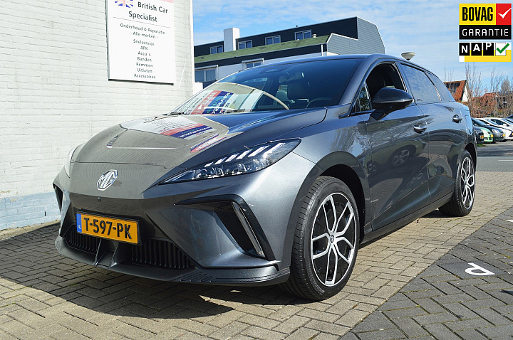 MG MG4 Electric Luxury 64 kWh / Carplay / 1e eigenaar / trekhaak / BOVAG RIJKLAARPRIJS