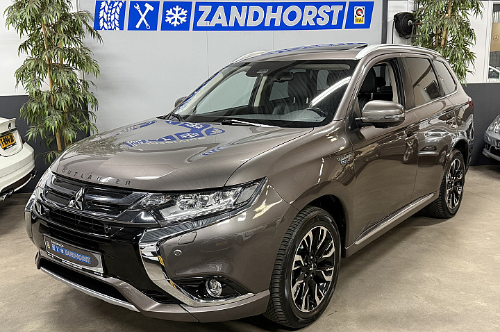 Mitsubishi Outlander 2.0 PHEV Pure // Leer // Camera // Schuifdak