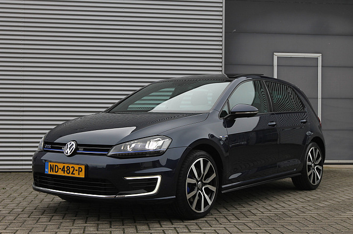 Volkswagen Golf 1.4 TSI GTE Connected Series I PHEV I Aut. I Pano.dak I Carplay I Navi