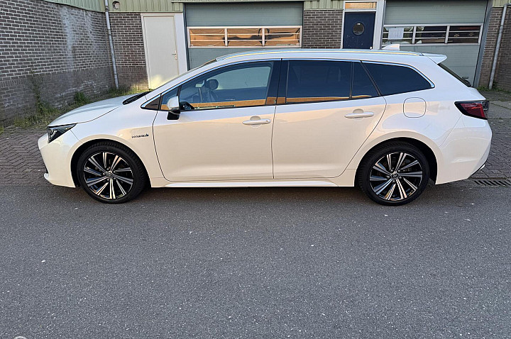 Toyota Corolla Touring Sports 1.8 Hybrid Business+